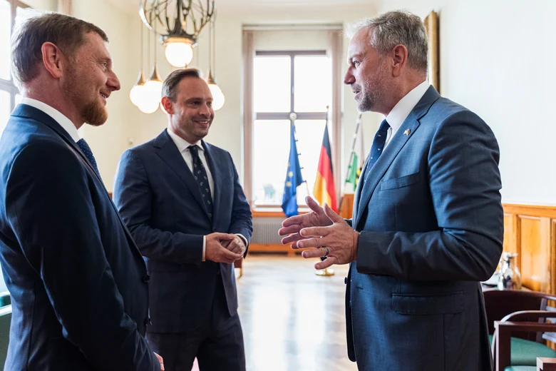 MP Kretschmer im Gespräch mit US-Generalkonsul Grosby und Landtagspräsident Dierks