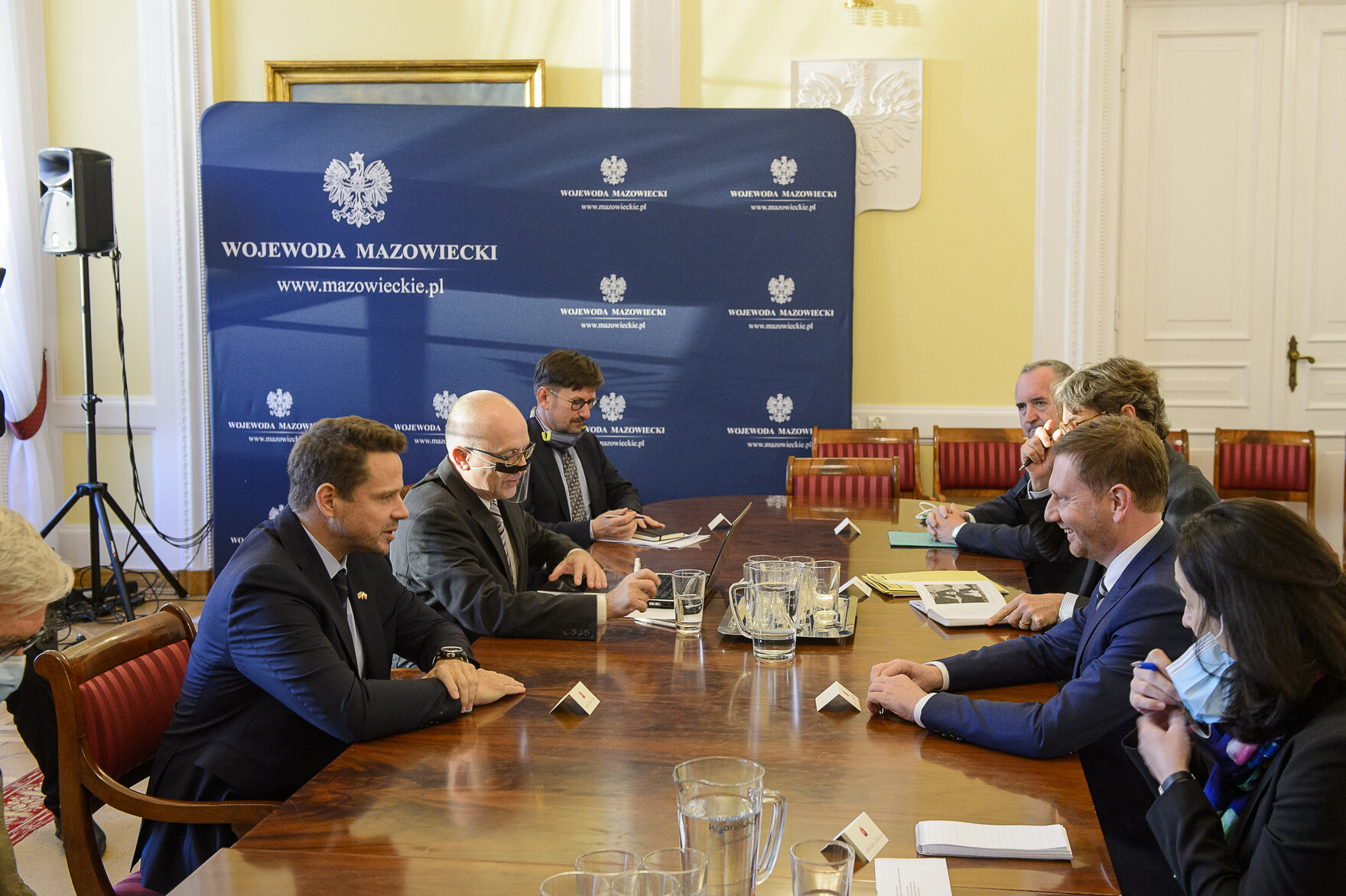 Am Dienstag traf der Ministerpräsident hochrangige Regierungsvertreter, darunter den Warschauer Stadtpräsidenten Rafał Trzaskowski. 