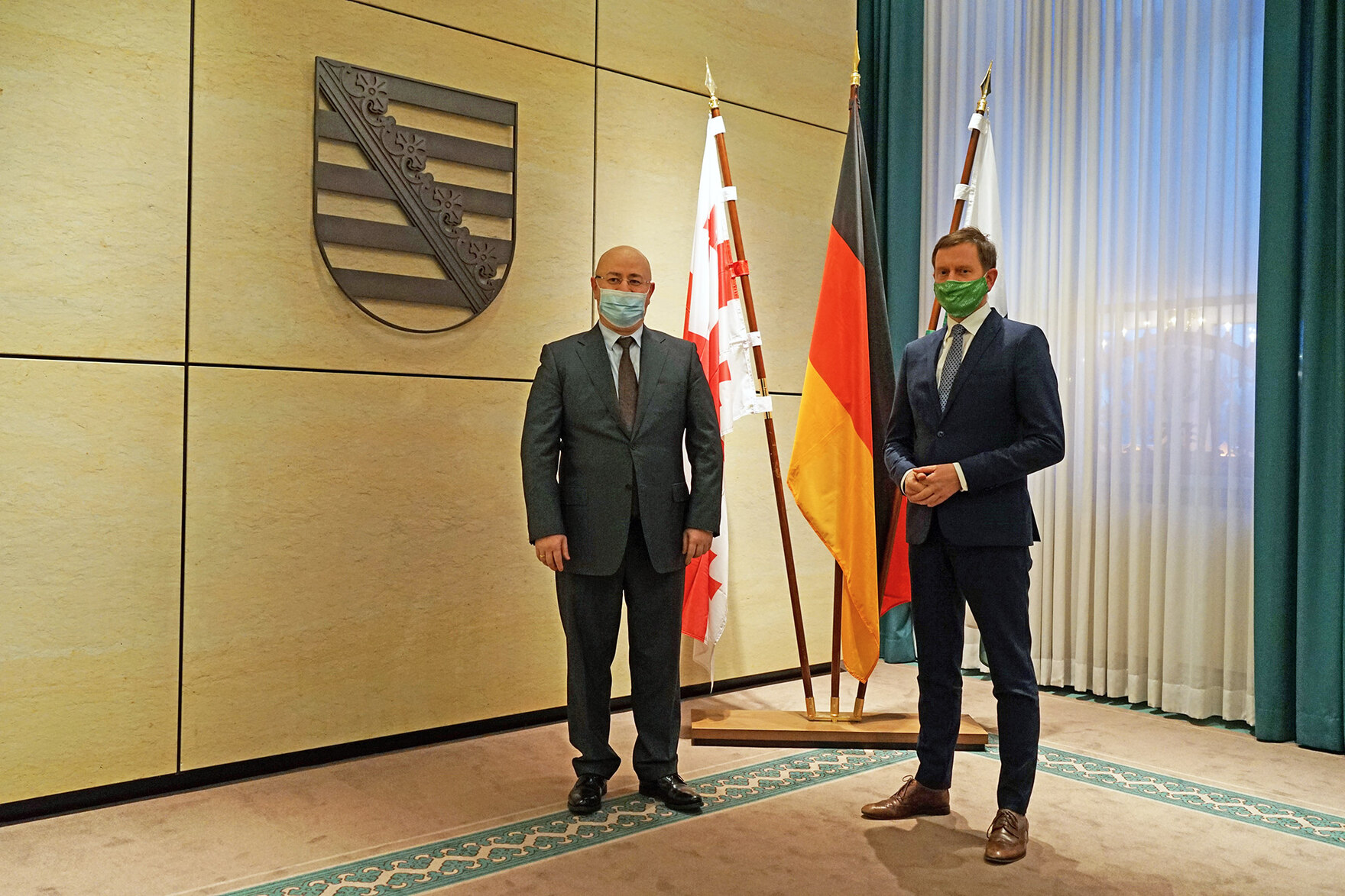 Das Bild zeigt Ministerpräsident Kretschmer und den Botschafter von Georgien, Prof. Dr. Levan Izoria, zum Antrittsbesuch.
