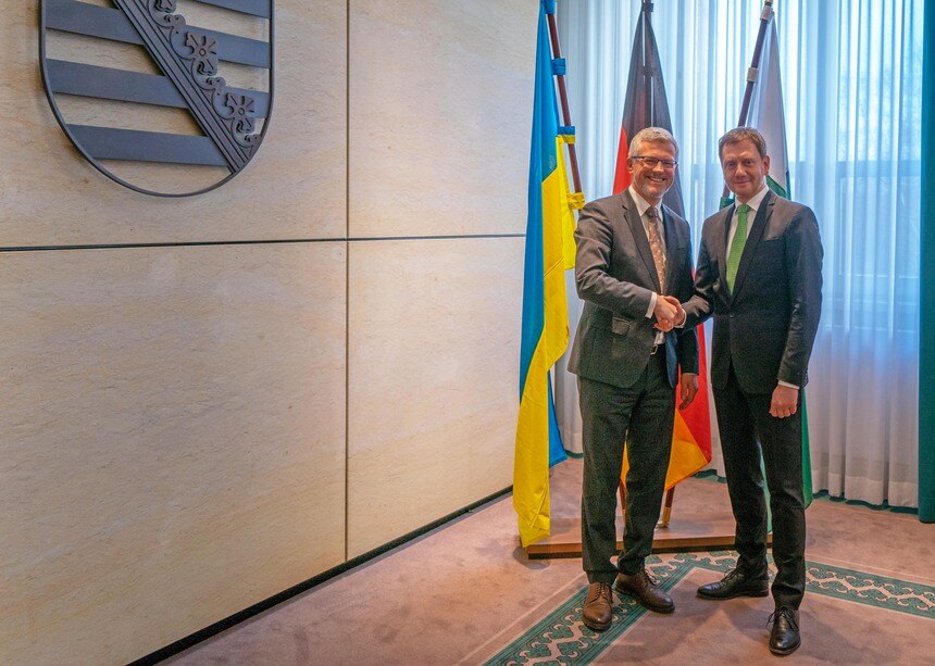Ministerpräsident Michael Kretschmer empfängt Botschafter Dr. Andrij Melnyk in der Wappengalerie der Sächsischen Staatskanzlei. 